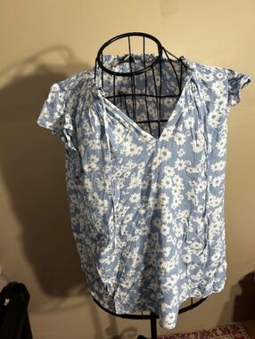 LOFT Light Blue & White Floral Flutter Sleeve Blouse